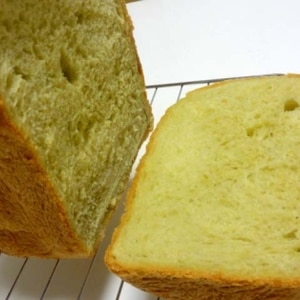 色鮮やかな☆グリーンティーのＨＢ早焼き食パン
